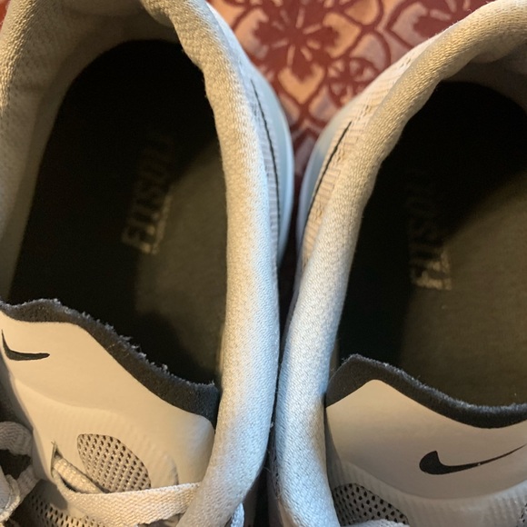 Nike - Picture 2 of 4